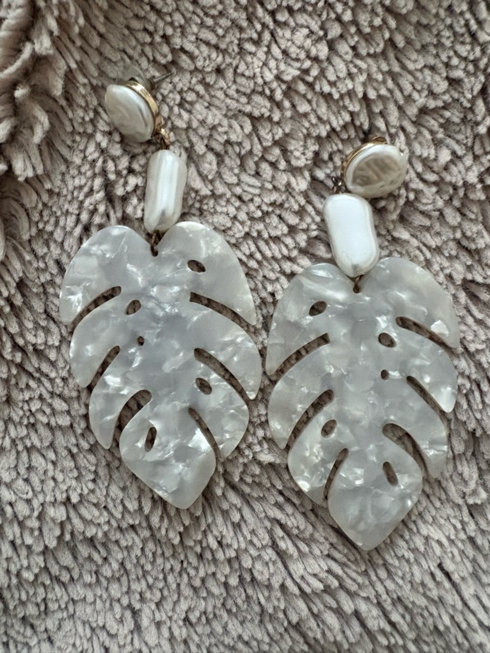 White Marbled Monstera Leaf Drop Earrings